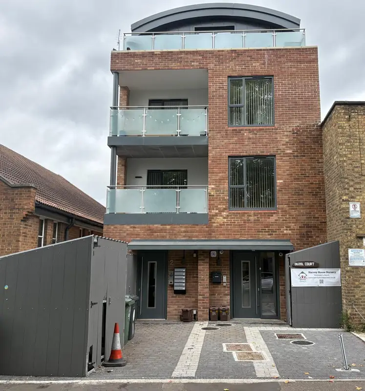 2 Greenleaf Road, Walthamstow: photo 1 of 15